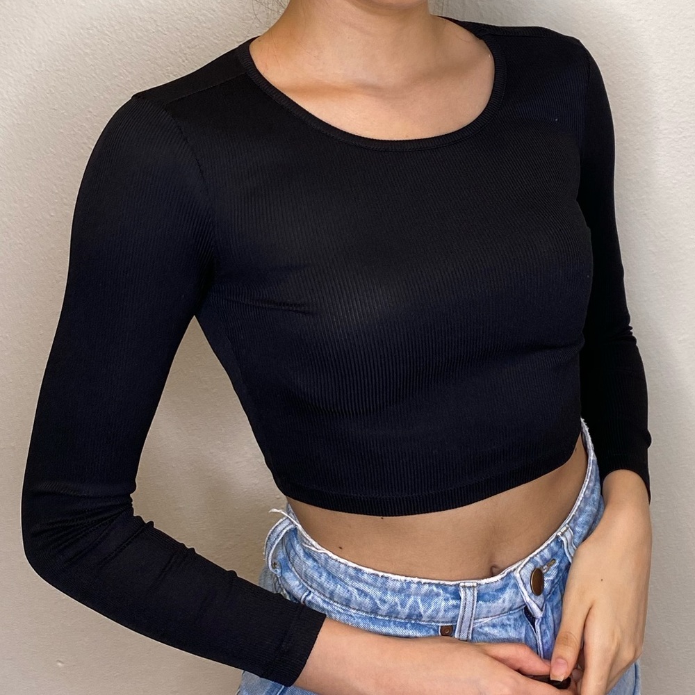 Black long sleeve crop top